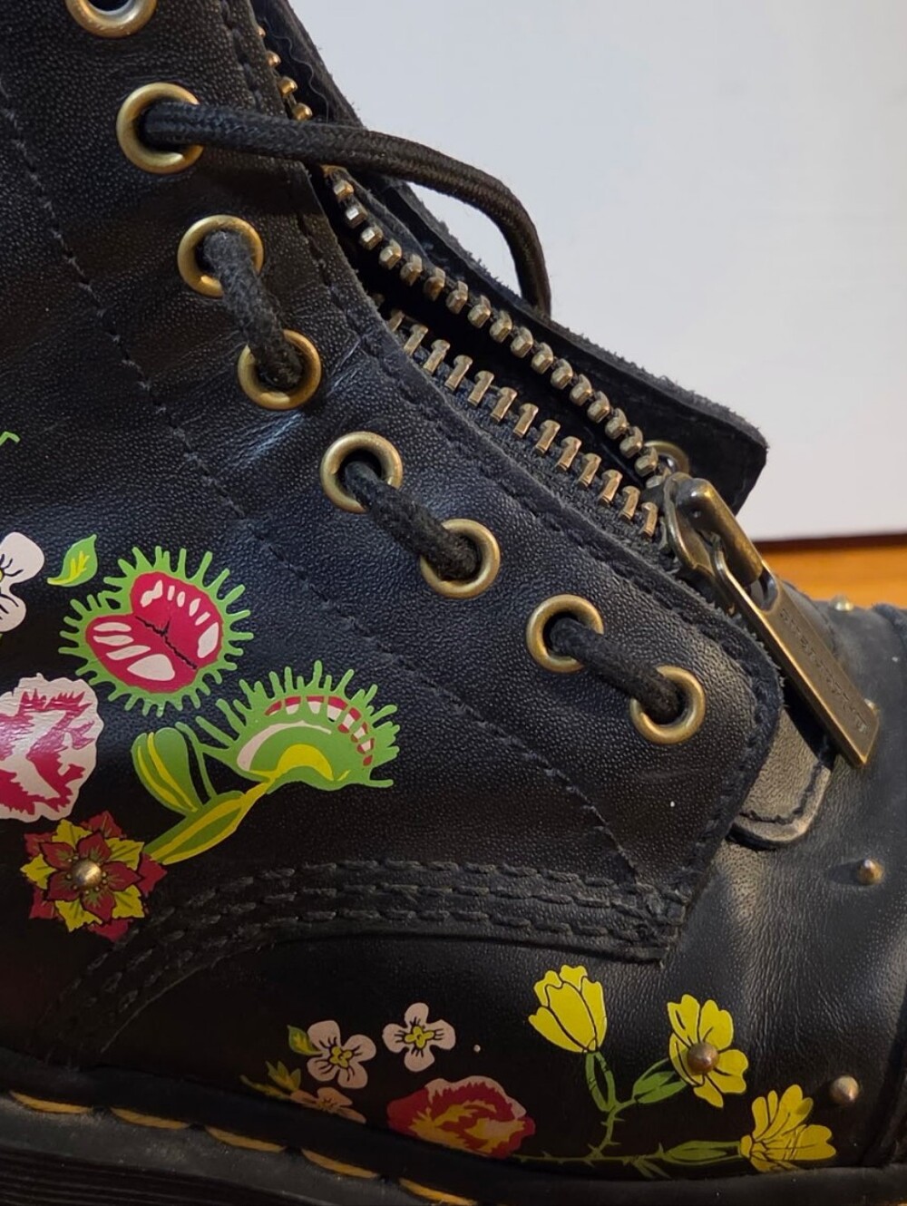 Doc Marten Black "Sinclair Bloom" Platform Boots - Women's US 9L - Picture 2 of 3